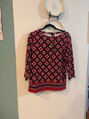 NWT TALBOTS BLACK AND RED GEOMETRIC PRINT LONGER TOP